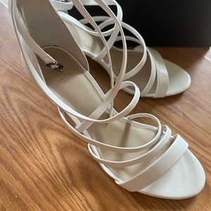 NWT Vera Wang White Strappy Heels, size 9.5